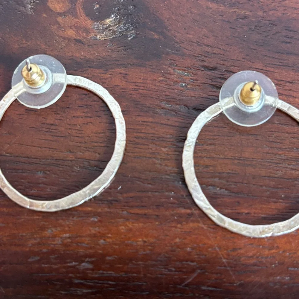 Hammered Silver Tone Round Hoop Earrings Textured Minimalist Post‎ Back 1 Inch